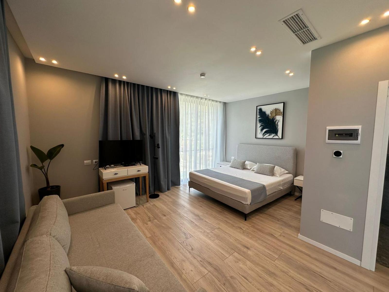 Dukes Albania Hotel Radhime Bagian luar foto