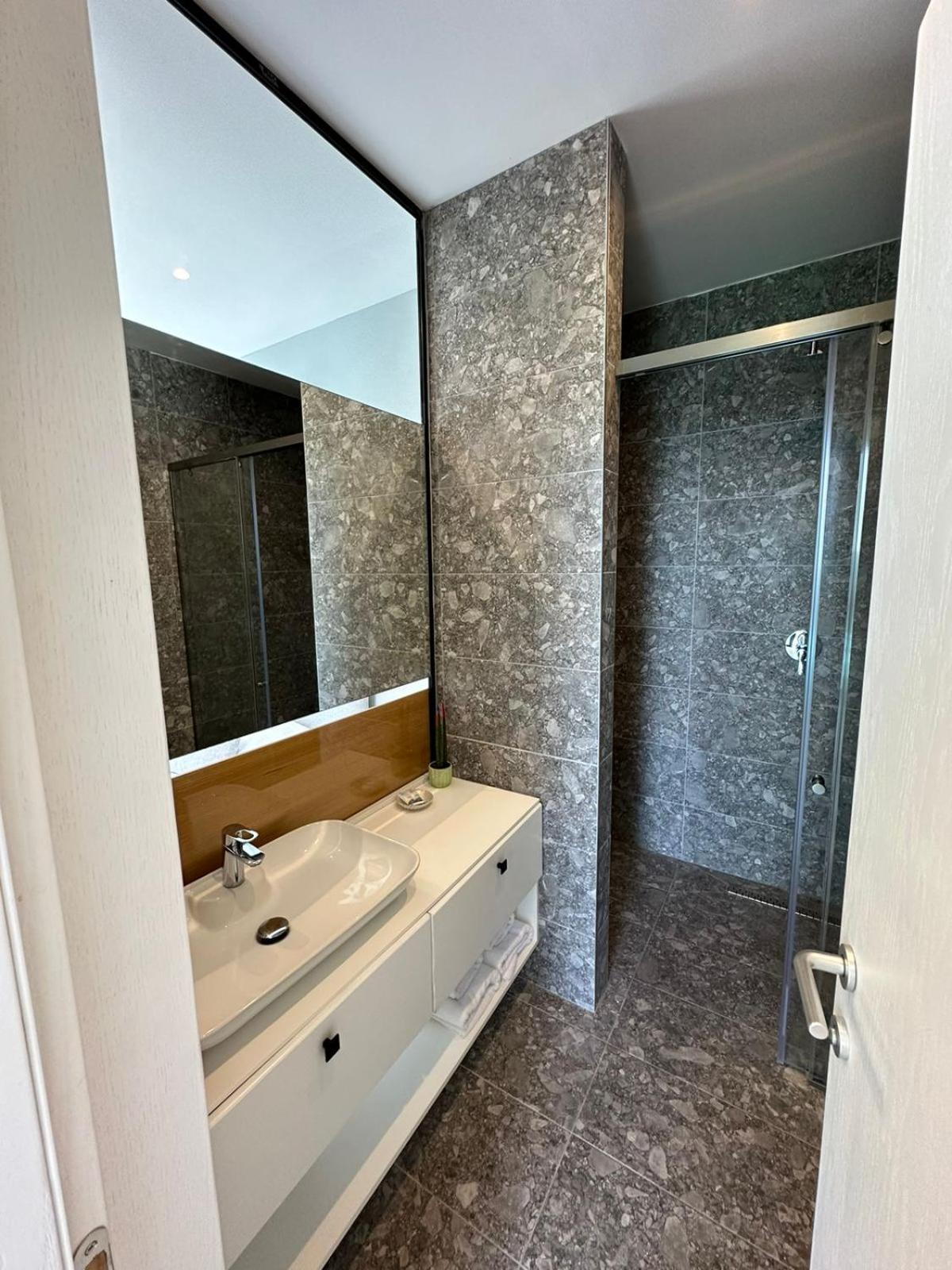 Dukes Albania Hotel Radhime Bagian luar foto