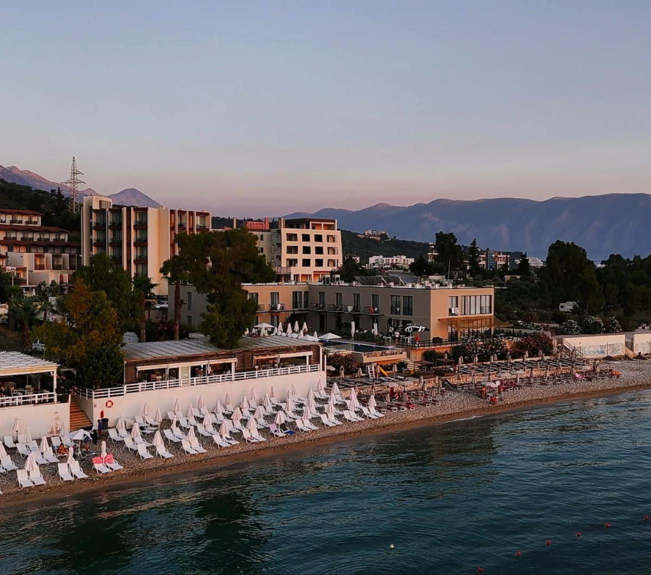 Dukes Albania Hotel Radhime Bagian luar foto